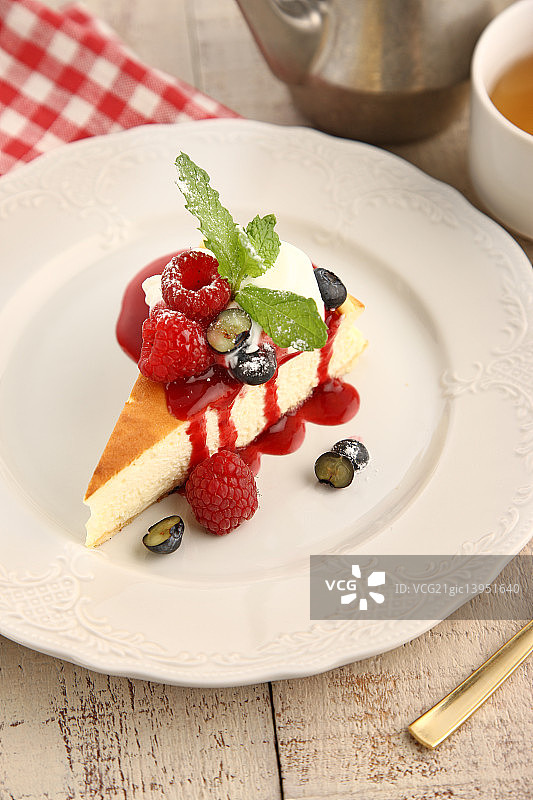 野莓芝士奶油蛋糕图片素材