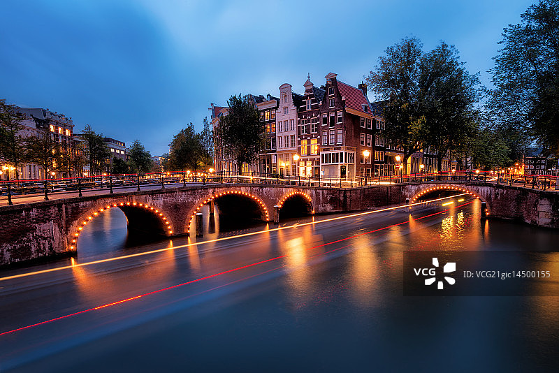 阿姆斯特丹游船光轨图片素材