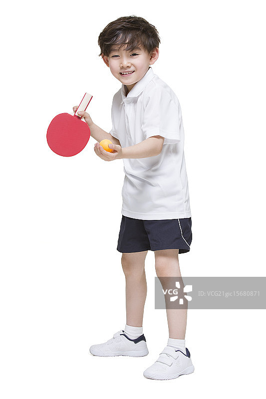 可爱的小男孩打乒乓球图片素材