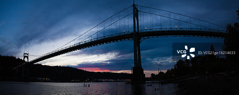 日落时分的圣约翰桥图片素材
