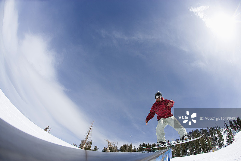 滑雪在栏杆上图片素材