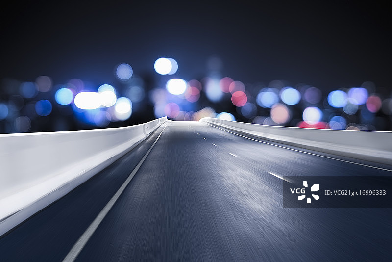 浪漫光斑背景的高架道路速度特效图片素材