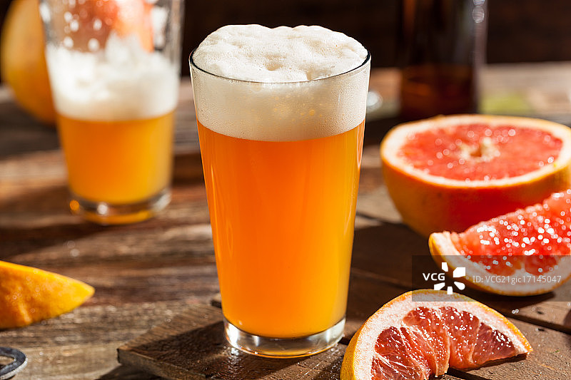 酸柚精酿啤酒图片素材