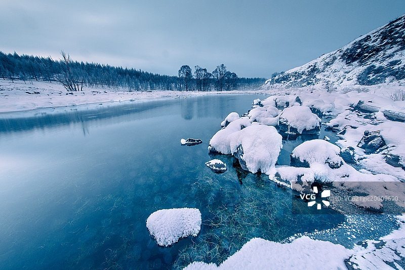 内蒙古阿尔山不冻河雪景图片素材