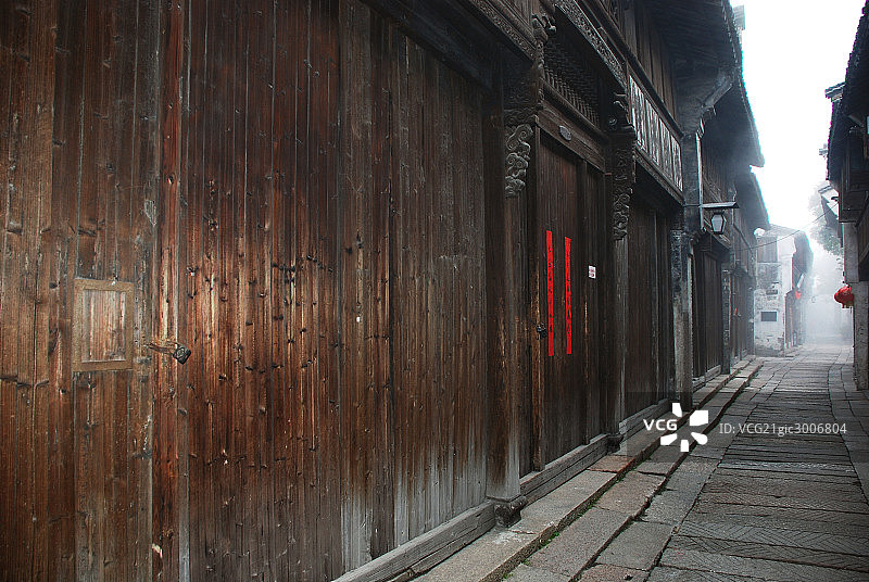 中国,浙江乌镇小镇清晨寂静的街道图片素材