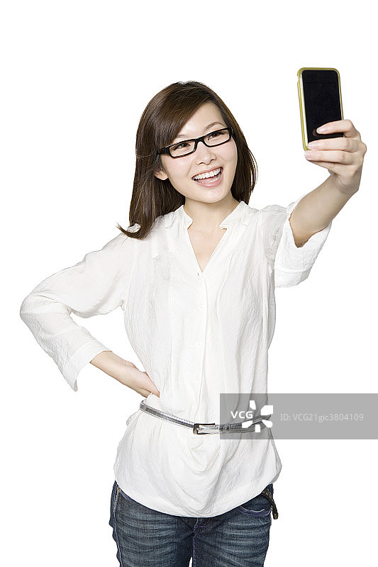 年轻女性用手机拍照图片素材