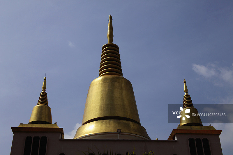 金色的佛寺尖顶图片素材