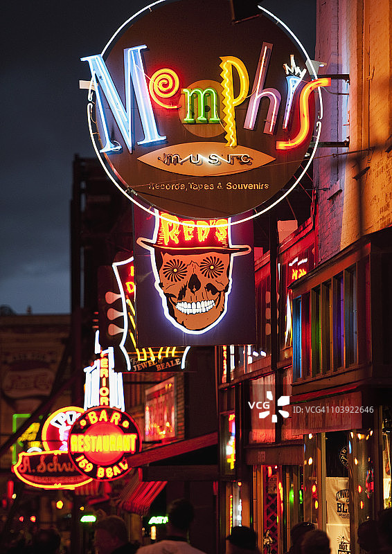 孟菲斯比尔街的灯光酒吧招牌图片素材