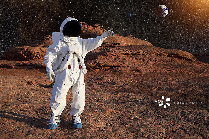 宇航员在火星上图片素材