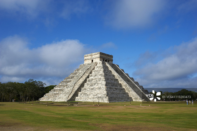 墨西哥，尤卡坦半岛，奇琴伊察，埃尔卡斯蒂略金字塔图片素材