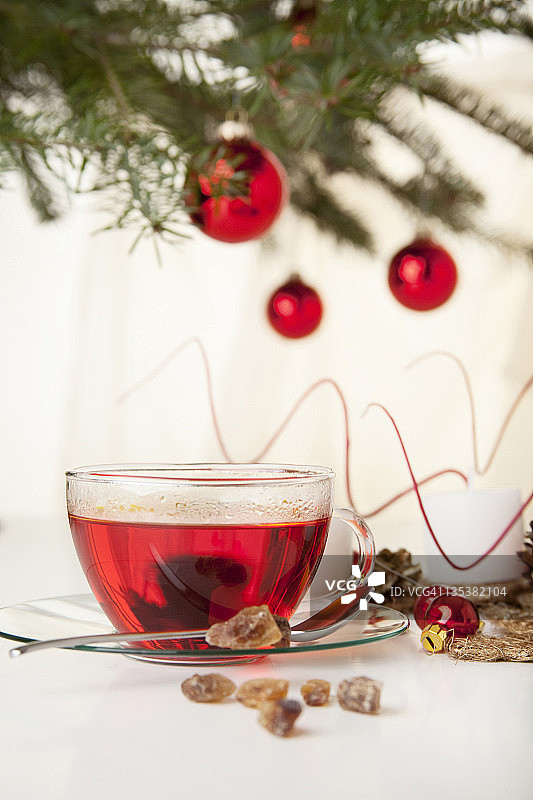 一杯茶和圣诞装饰图片素材