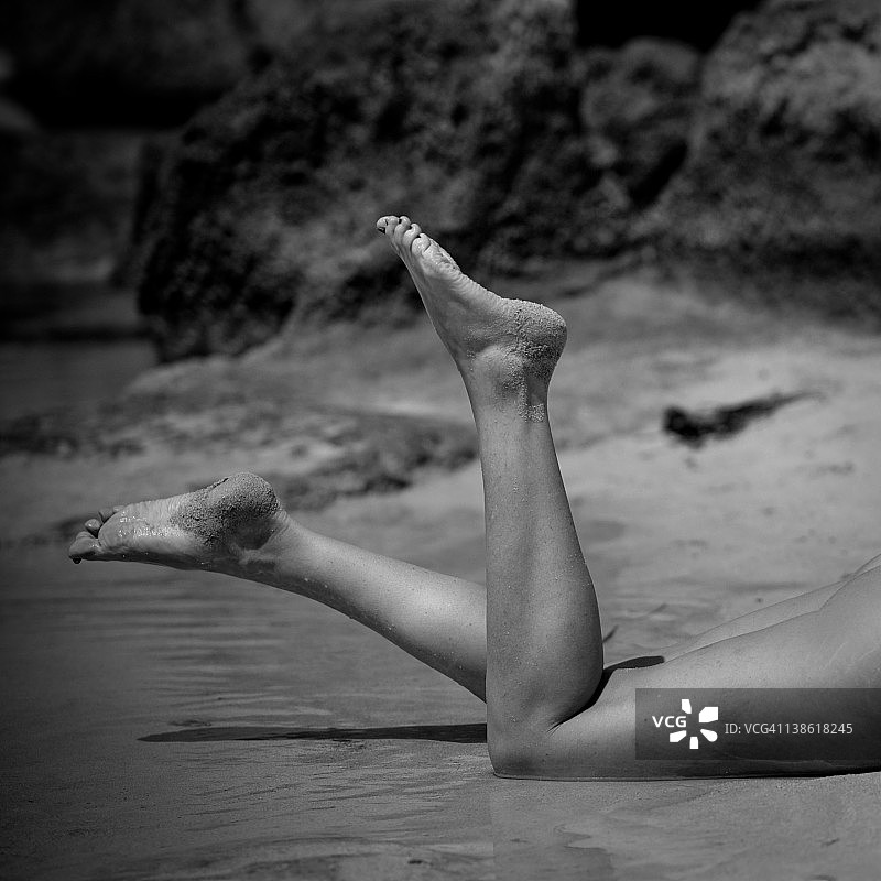 腿在海滩图片素材