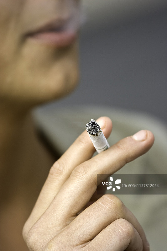 吸烟的女人图片素材