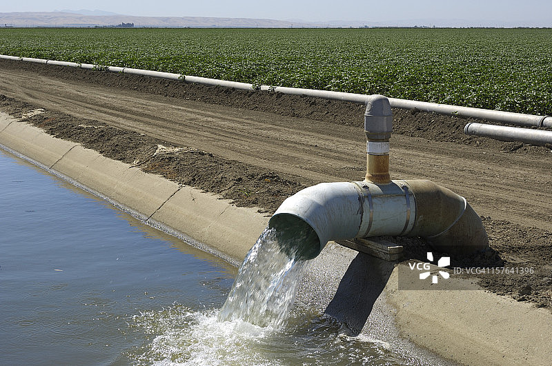 农业灌溉水泵及灌溉水图片素材