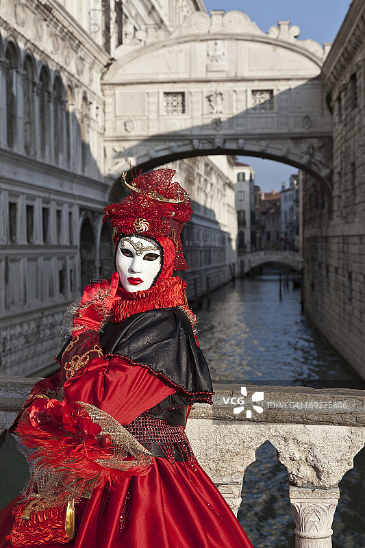 威尼斯狂欢节上的盛装人物图片素材
