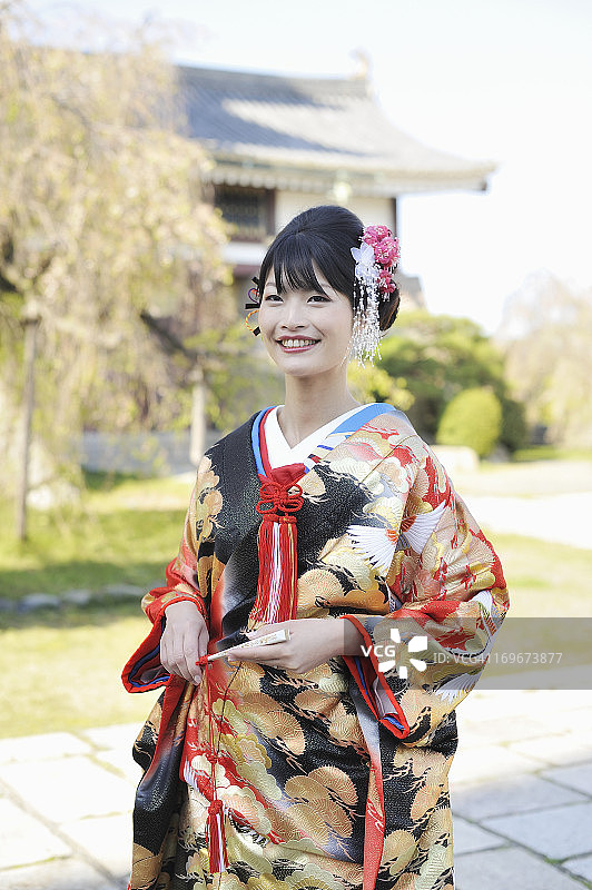 穿着传统和服的日本妇女图片素材