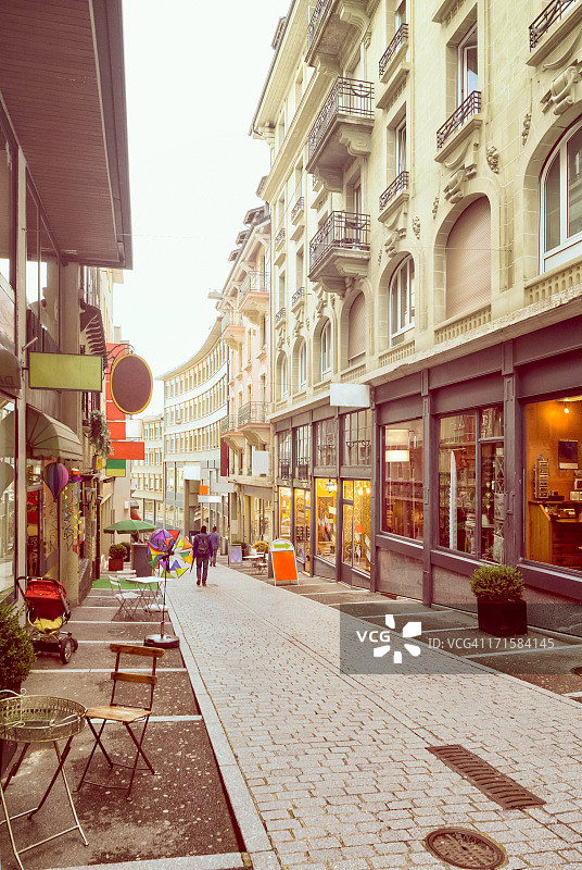 瑞士商业街景垂直图片素材