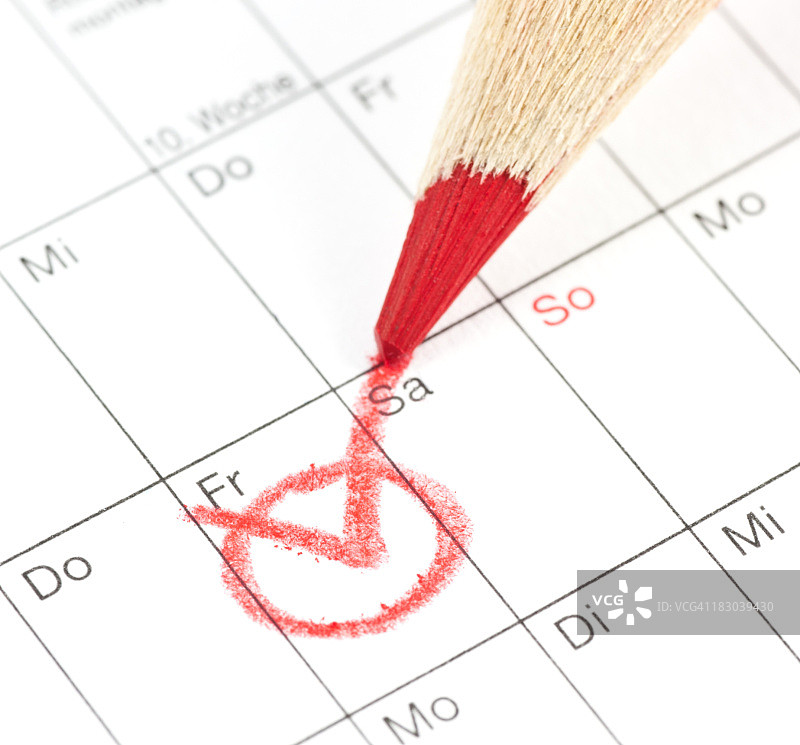 在德国日历上以红色标记约会时间图片素材