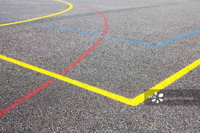 篮球场上的彩色线图片素材