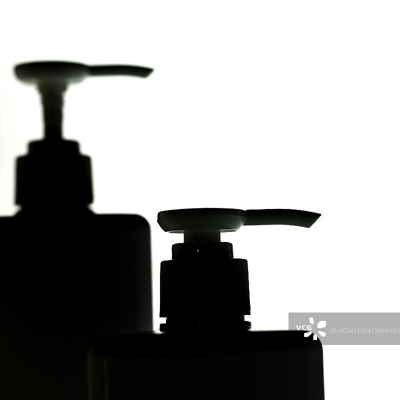 肥皂液分配器的剪影，特写图片素材