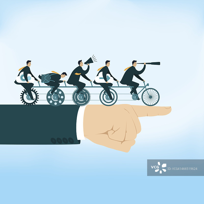 男人骑自行车的团队合作理念图片素材