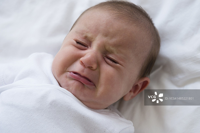 女婴(2-5个月)哭闹图片素材
