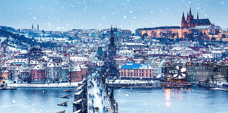 布拉格田园诗般的雪天图片素材