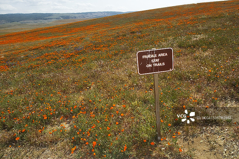 加州罂粟保护区的标牌限制图片素材