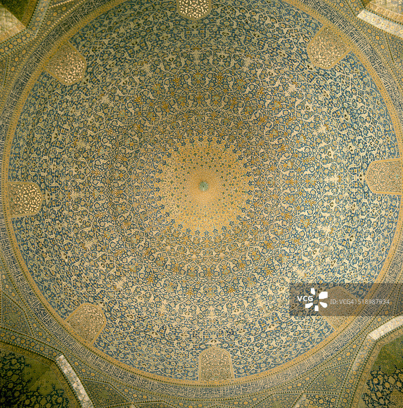 伊玛目清真寺内部圆顶上的马赛克图片素材
