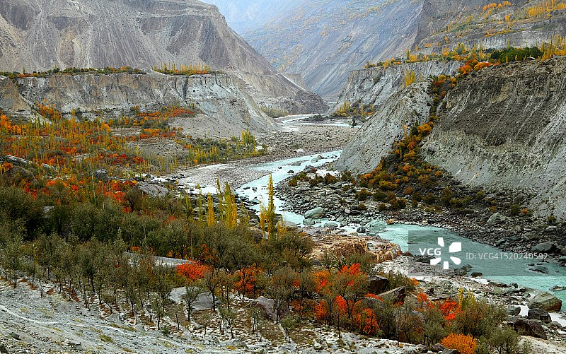 吉尔吉特、罕萨和印度河的秋天图片素材