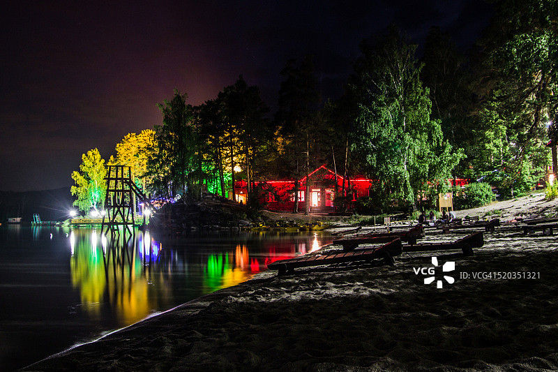 湖上的夜灯图片素材