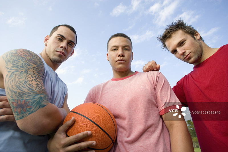 三个篮球运动员图片素材