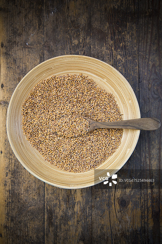 二粒小麦，小麦，放在碗里，木勺里图片素材
