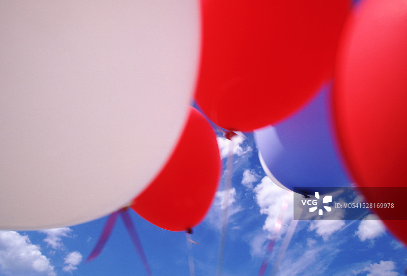红色、白色和蓝色的气球图片素材