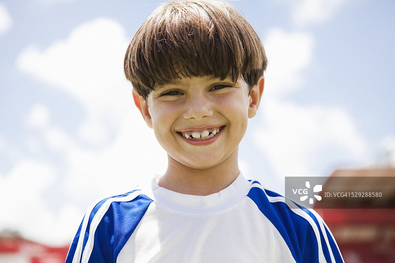 微笑的足球运动员图片素材