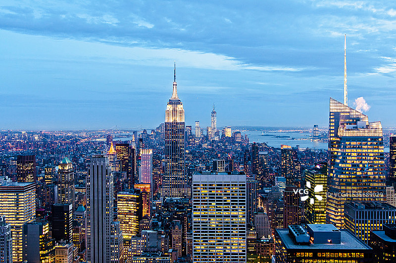 曼哈顿灯光场景，纽约市图片素材