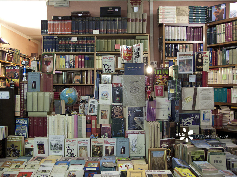 意大利一家书店的室内设计图片素材