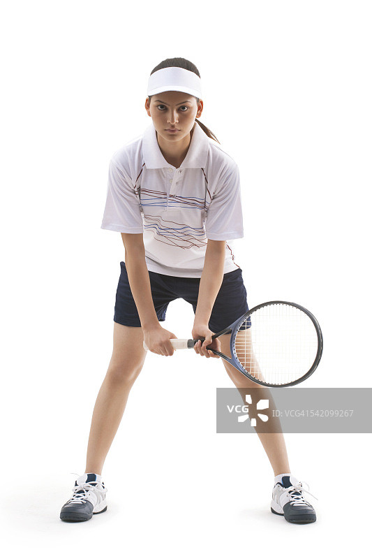 年轻女子的肖像拿着网球拍孤立的白色背景图片素材