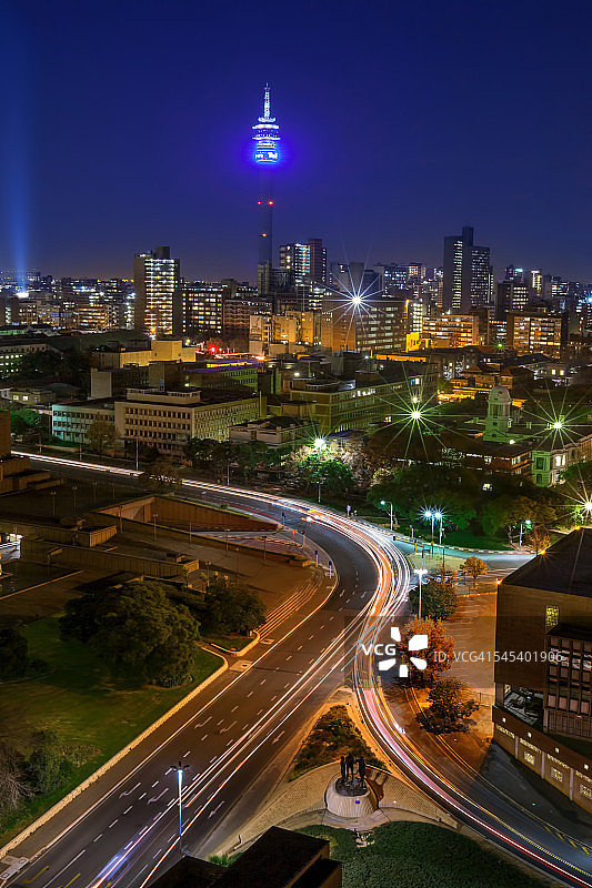 南非豪登省约翰内斯堡的山布罗塔和城市天际线图片素材