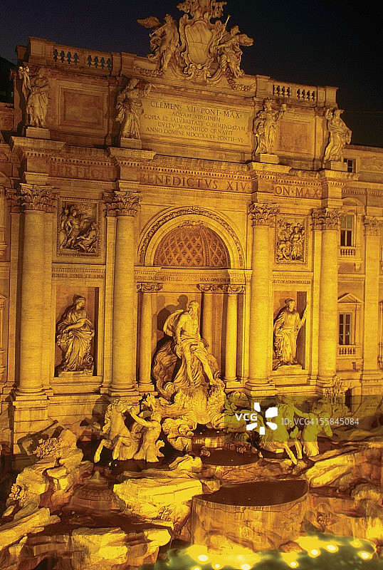 照明特莱维喷泉，罗马，意大利图片素材