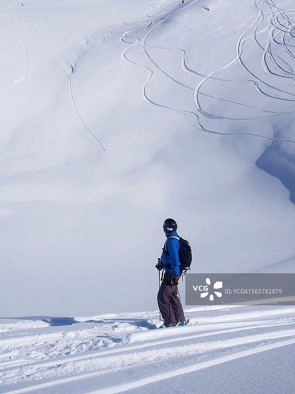 在法国弗莱因的Combe de Gers滑雪者图片素材