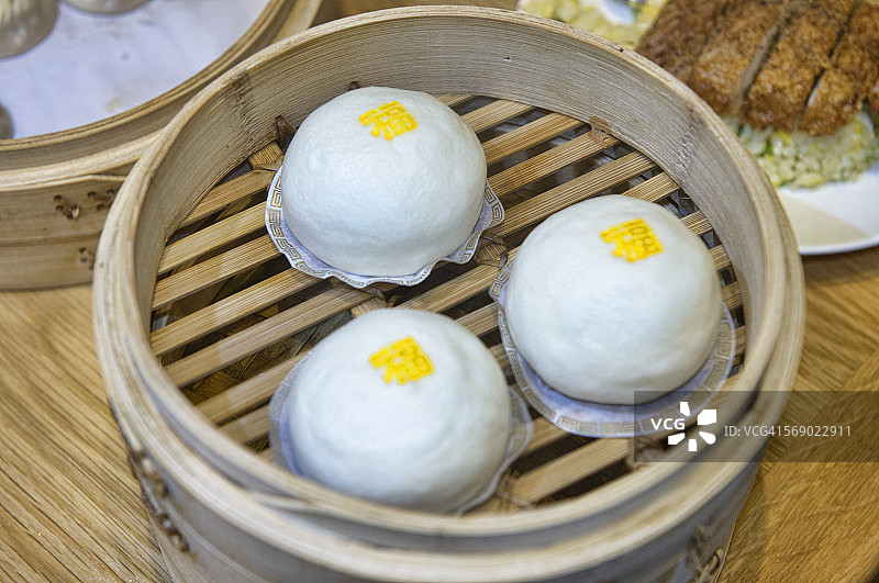 美味的甜奶油包子中国饺子图片素材