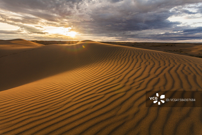 美丽的沙漠日落图片素材