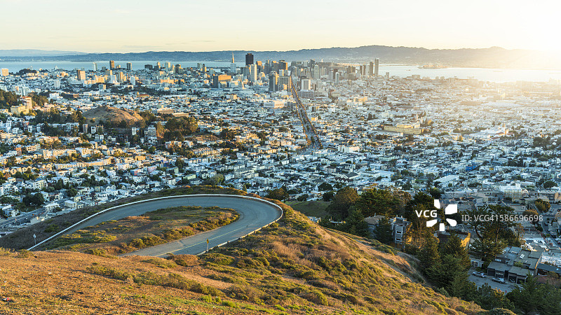 阳光下的旧金山城市景观图片素材