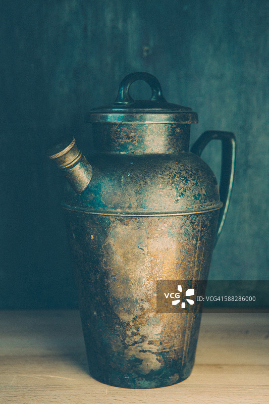 古董金属水壶图片素材