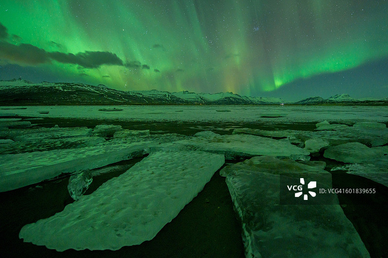 冰岛Jokulsarlon泻湖的北极光图片素材