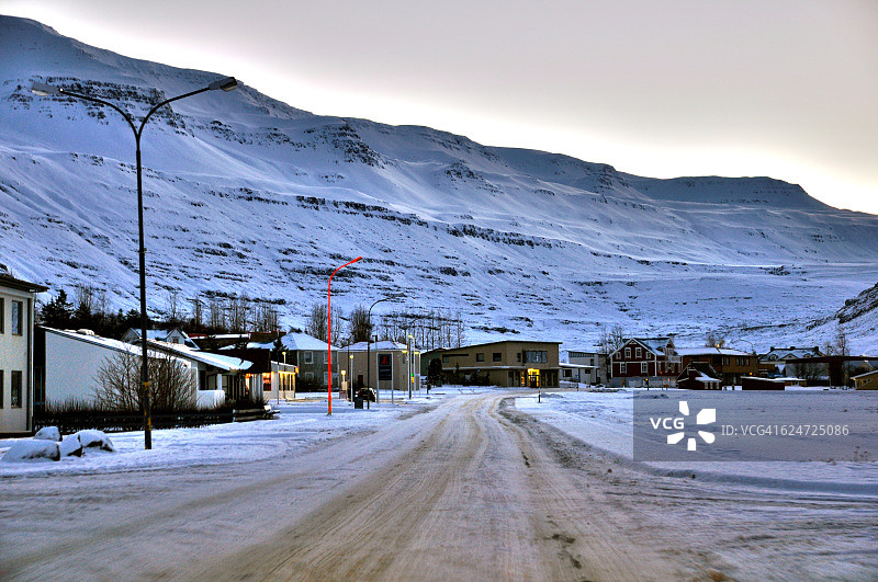冰岛东部Seyðisfjörður的城市景观图片素材