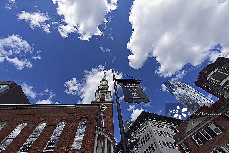 马萨诸塞州，波士顿，公园街教堂的低角度视图图片素材