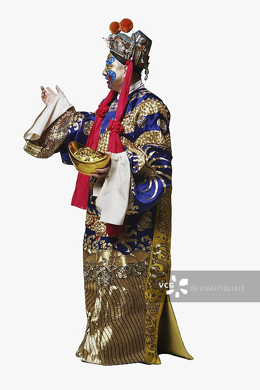 一位男戏曲演员的侧面照片，手里拿着一个装满金币的碗图片素材