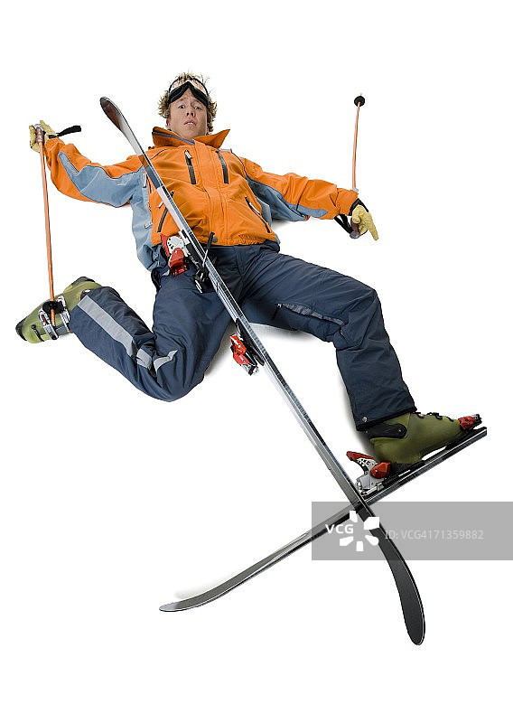 一个摔倒的滑雪者的高角度视图图片素材